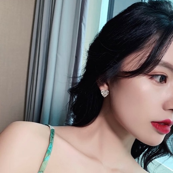 Crystal heart to my honey earring - Picture 2 of 2